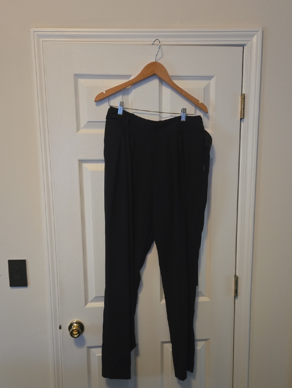 Ellen Tracy Black Slim Pull-On Skinny Pants